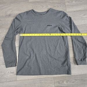 Patagonia Men's Long Sleeve Gray Tee